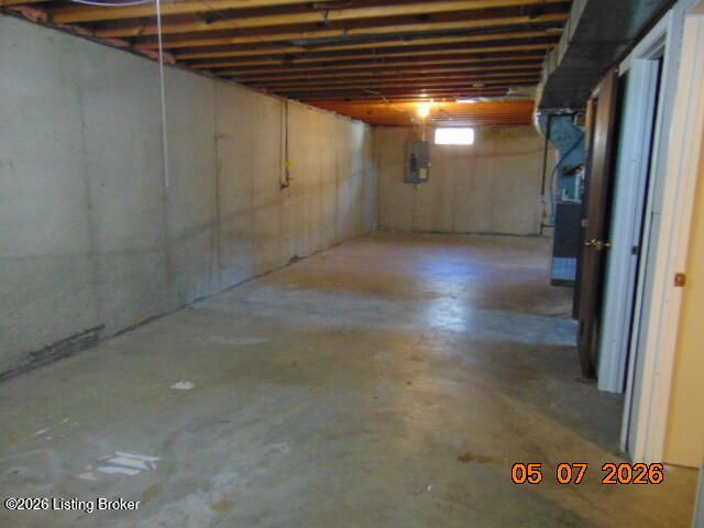 10409 Charleswood Rd, Louisville, KY 40229