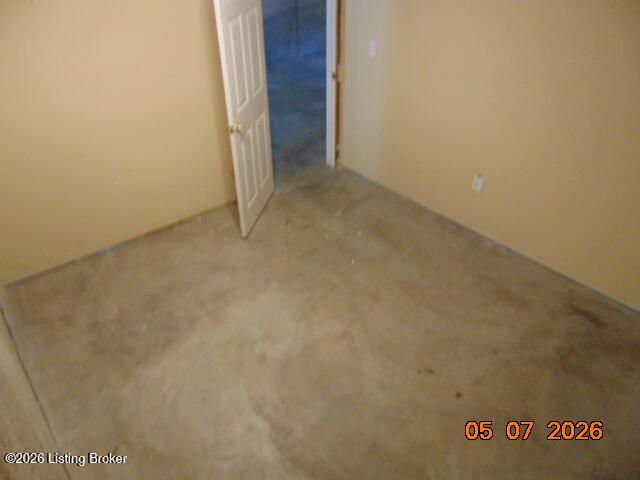 10409 Charleswood Rd, Louisville, KY 40229