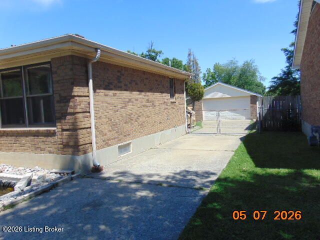 10409 Charleswood Rd, Louisville, KY 40229