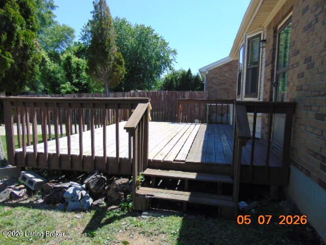10409 Charleswood Rd, Louisville, KY 40229