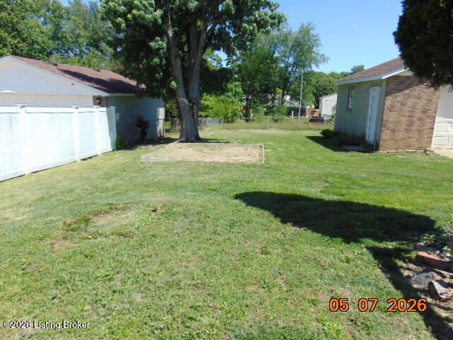 10409 Charleswood Rd, Louisville, KY 40229