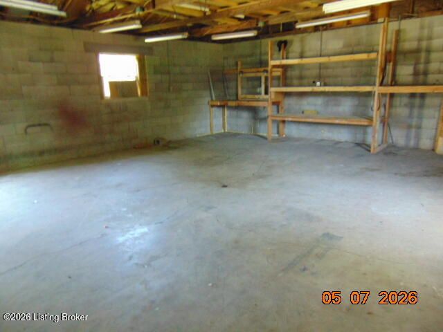 10409 Charleswood Rd, Louisville, KY 40229