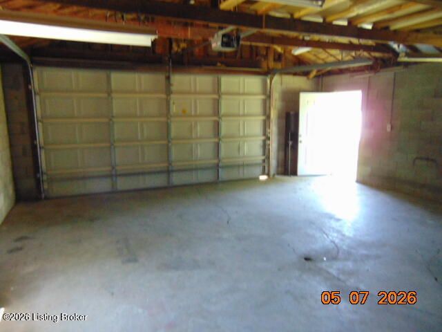 10409 Charleswood Rd, Louisville, KY 40229