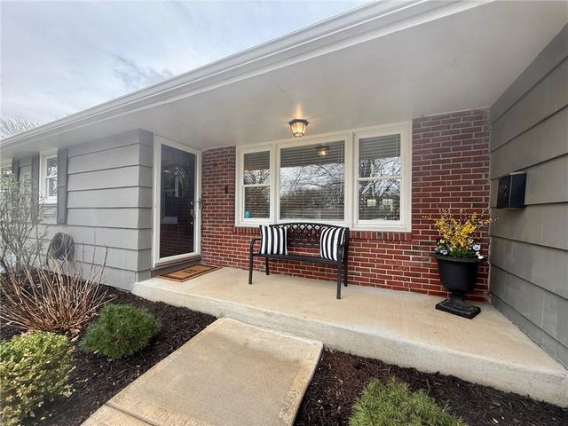 5709 W 78th Street, Prairie Village, KS 66208