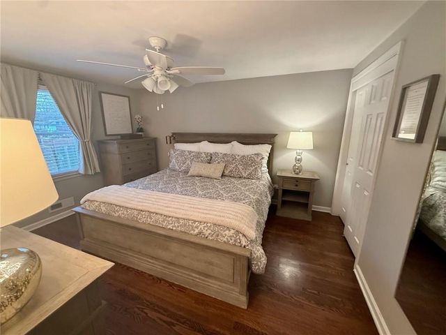 5709 W 78th Street, Prairie Village, KS 66208