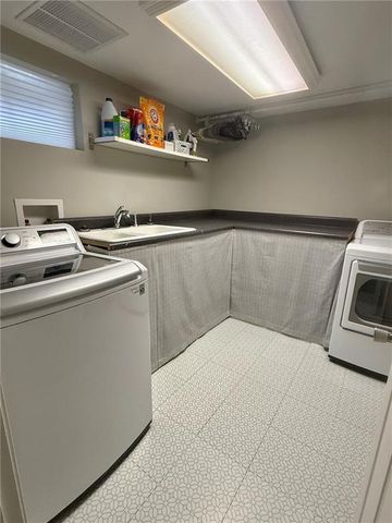 5709 W 78th Street, Prairie Village, KS 66208