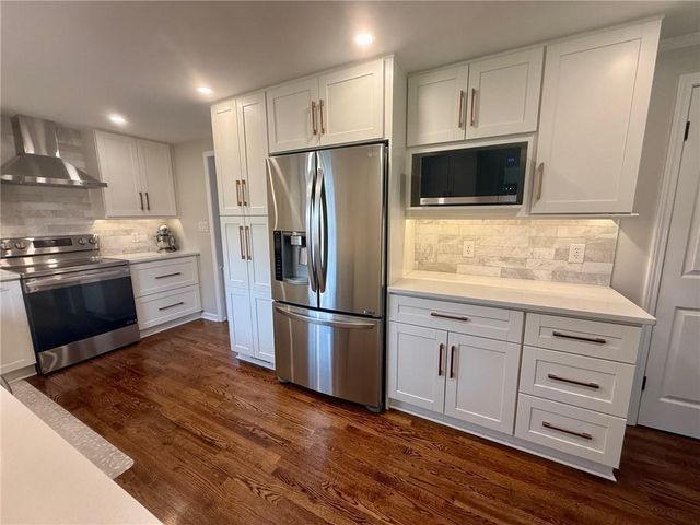 5709 W 78th Street, Prairie Village, KS 66208