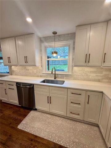 5709 W 78th Street, Prairie Village, KS 66208