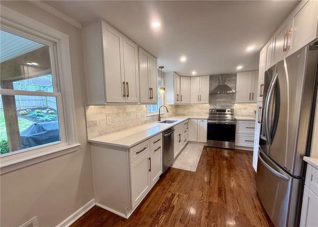 5709 W 78th Street, Prairie Village, KS 66208