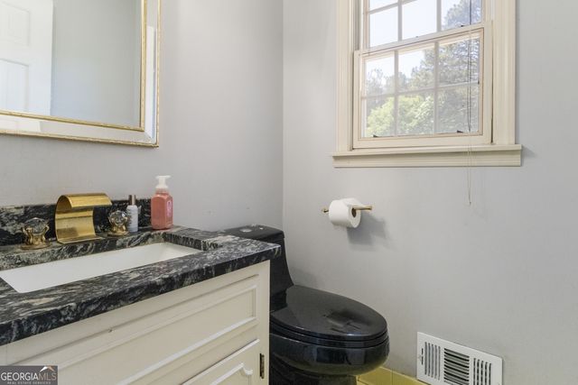 225 Dix Lee On Drive, Fayetteville, GA 30214
