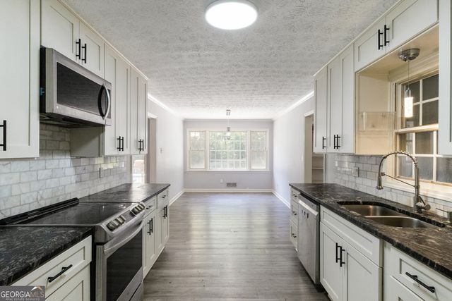 225 Dix Lee On Drive, Fayetteville, GA 30214