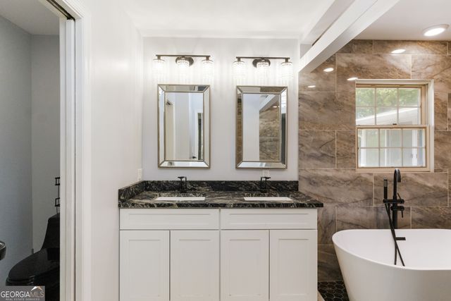 225 Dix Lee On Drive, Fayetteville, GA 30214