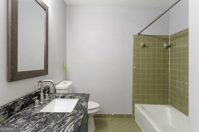 225 Dix Lee On Drive, Fayetteville, GA 30214