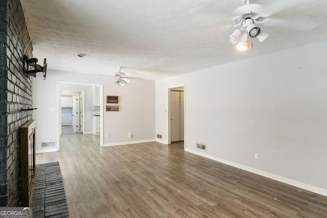 225 Dix Lee On Drive, Fayetteville, GA 30214