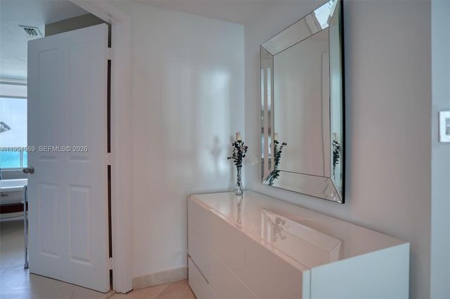 5025 Collins Ave 2107, Miami Beach, FL 33140