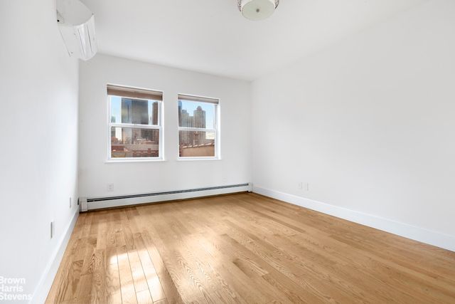424 W 49th St Apt 6B, New York City, NY 10019