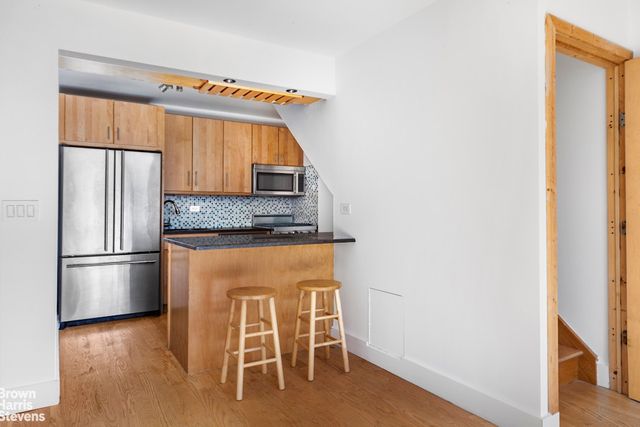 424 W 49th St Apt 6B, New York City, NY 10019