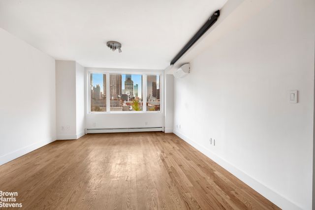424 W 49th St Apt 6B, New York City, NY 10019