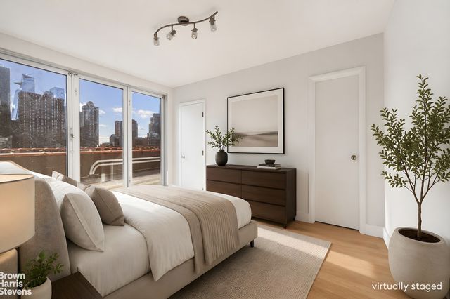 424 W 49th St Apt 6B, New York City, NY 10019