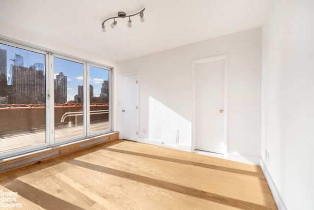 424 W 49th St Apt 6B, New York City, NY 10019