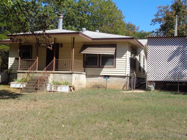 211 Oak Avenue, Stigler, OK 74462