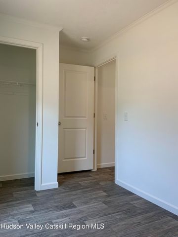 1154 Us-9 33, Hudson, NY 12534