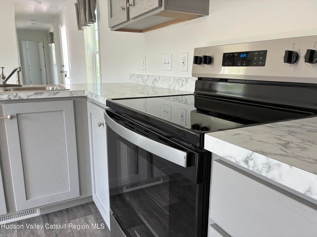 1154 Us-9 33, Hudson, NY 12534