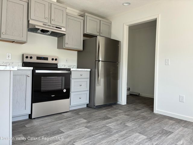 1154 Us-9 33, Hudson, NY 12534