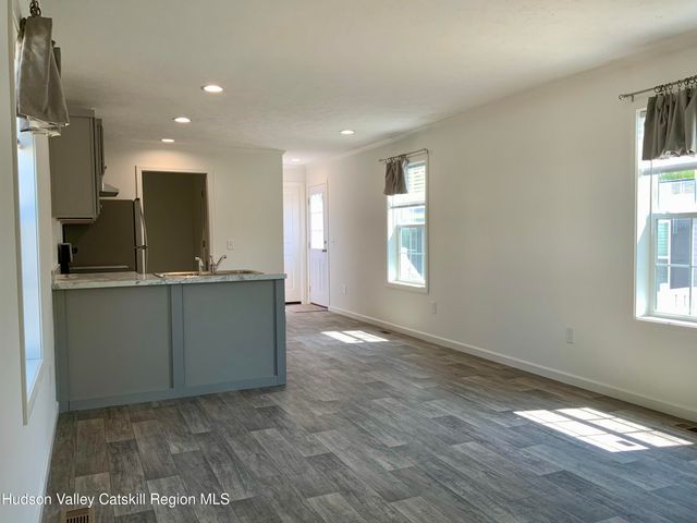 1154 Us-9 33, Hudson, NY 12534