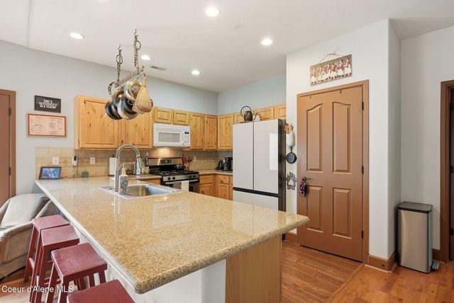913 W Willow Lake LOOP, Coeur D'alene, ID 83815