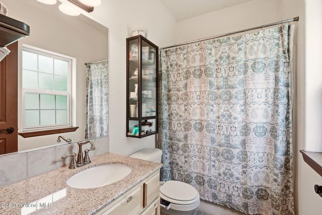 913 W Willow Lake LOOP, Coeur D'alene, ID 83815