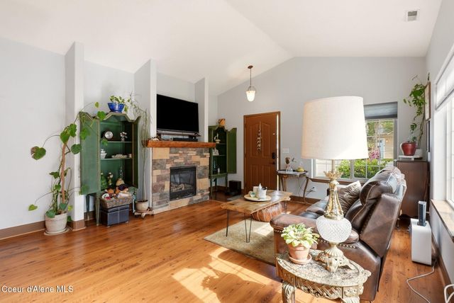 913 W Willow Lake LOOP, Coeur D'alene, ID 83815