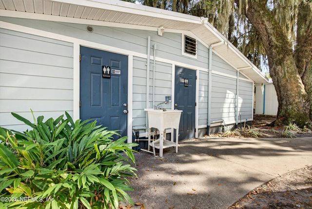 201 OAK Street, Welaka, FL 32189