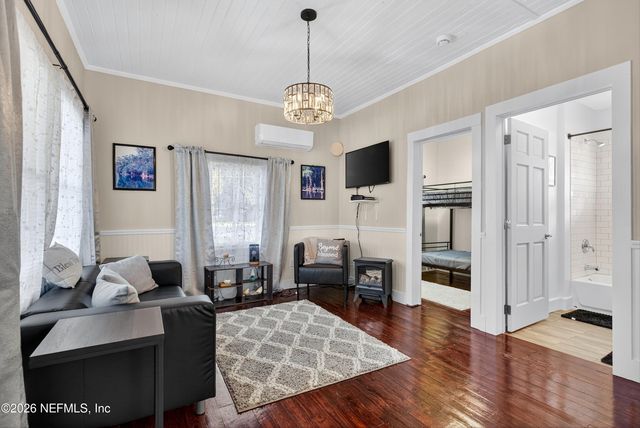 201 OAK Street, Welaka, FL 32189