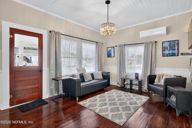 201 OAK Street, Welaka, FL 32189