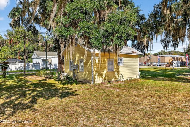 201 OAK Street, Welaka, FL 32189