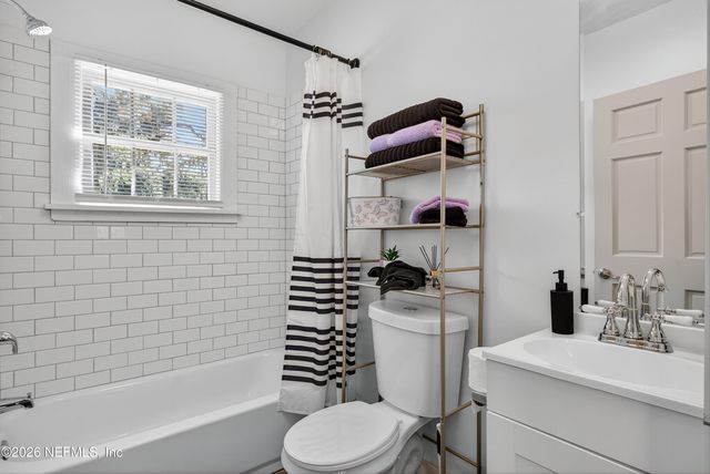 201 OAK Street, Welaka, FL 32189