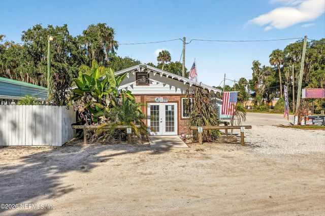 201 OAK Street, Welaka, FL 32189