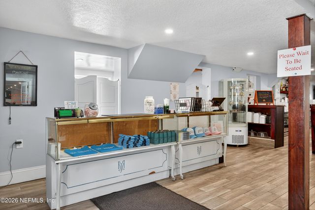 201 OAK Street, Welaka, FL 32189