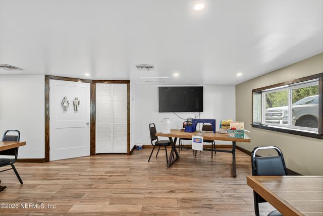 201 OAK Street, Welaka, FL 32189