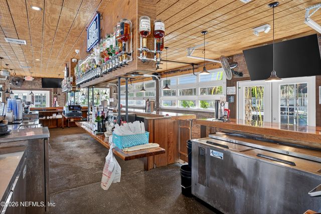 201 OAK Street, Welaka, FL 32189