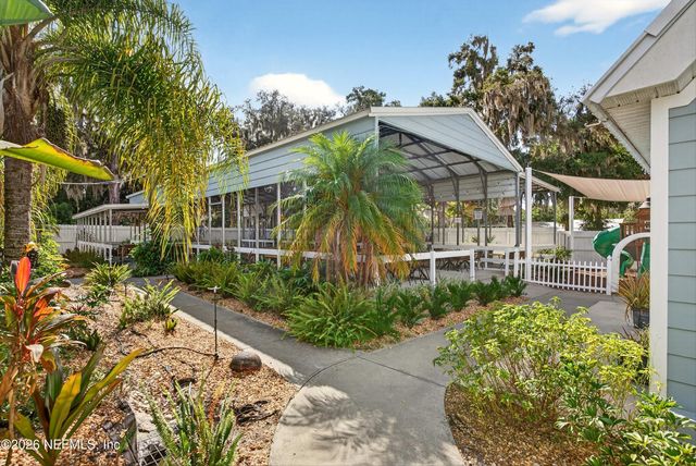 201 OAK Street, Welaka, FL 32189