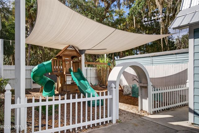 201 OAK Street, Welaka, FL 32189