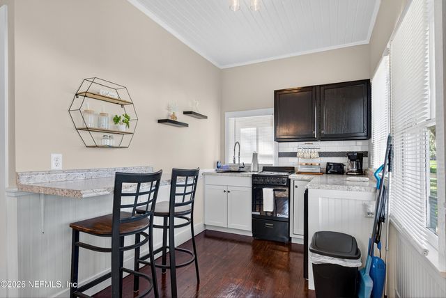 201 OAK Street, Welaka, FL 32189