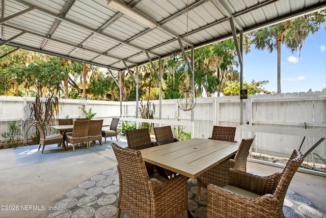 201 OAK Street, Welaka, FL 32189