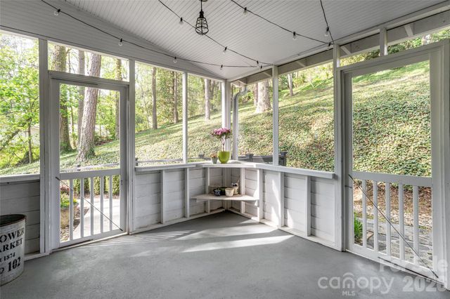 114 Cambridge Road, Asheville, NC 28804