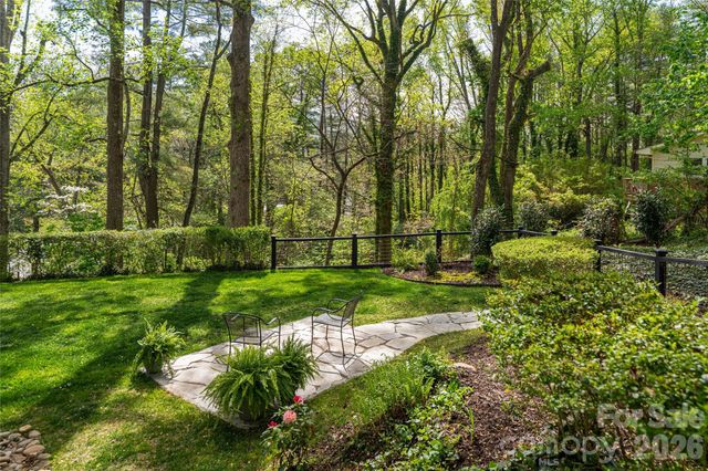 114 Cambridge Road, Asheville, NC 28804