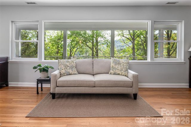 114 Cambridge Road, Asheville, NC 28804