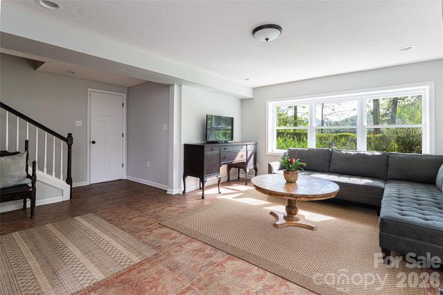 114 Cambridge Road, Asheville, NC 28804