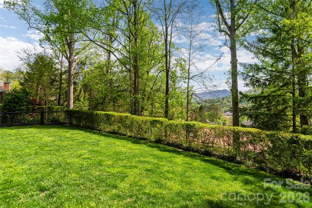114 Cambridge Road, Asheville, NC 28804